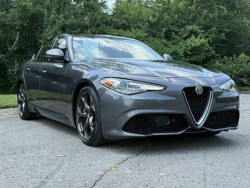 Used 2017 Alfa Romeo Giulia Ti w/ TI 19" Sport Package RWD image 9