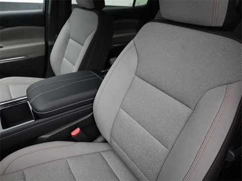 New 2026 Chevrolet Traverse LT w/ Enhanced Driving Package image 17