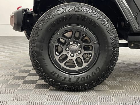 Used 2023 Jeep Wrangler Unlimited Rubicon w/ Xtreme 35 Tire Package AWD/4WD image 14