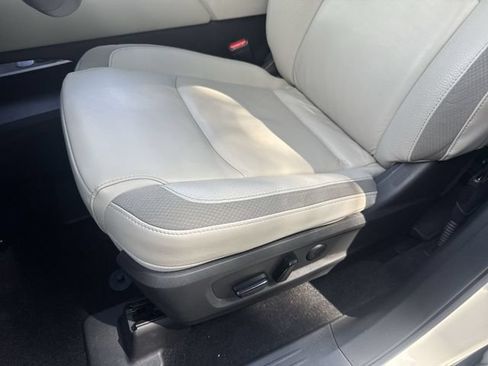 Used 2024 Nissan Pathfinder SL w/ SL Premium Package FWD image 32