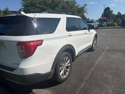 Used 2023 Ford Explorer XLT w/ Equipment Group 202A AWD/4WD image 4