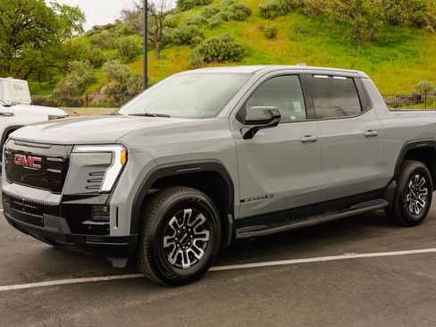 New 2026 GMC Sierra EV Elevation image 3