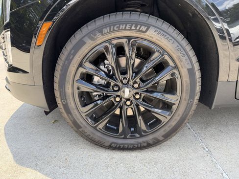 Used 2026 Cadillac XT5 Luxury w/ LPO, ONYX Package FWD image 4