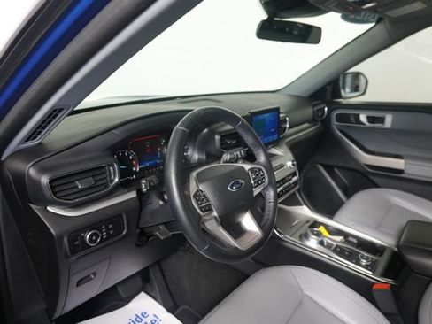 Used 2021 Ford Explorer XLT w/ Equipment Group 202A AWD/4WD image 18