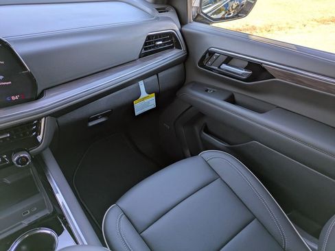 New 2026 Chevrolet Suburban Premier w/ Sun And Tow Package image 18