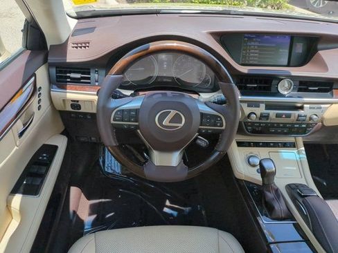 Used 2018 Lexus ES 350 w/ Luxury Package w/Wood Trim FWD image 14