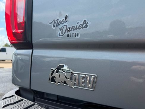 Used 2023 GMC Sierra 1500 AT4X w/ AT4X AEV Edition AWD/4WD image 8
