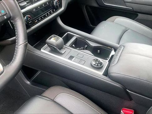 Certified 2025 Nissan Pathfinder SL w/ SL Premium Package image 16