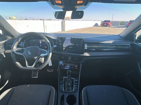 Used 2025 Volkswagen Jetta Sport image 21