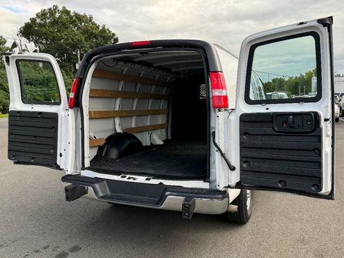 Used 2022 GMC Savana 2500 w/ Driver Convenience Package image 13