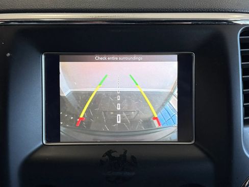 Used 2019 Jeep Grand Cherokee Laredo image 16