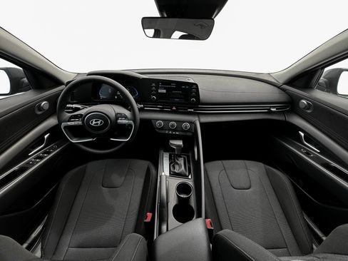 New 2025 Hyundai Elantra SE image 13