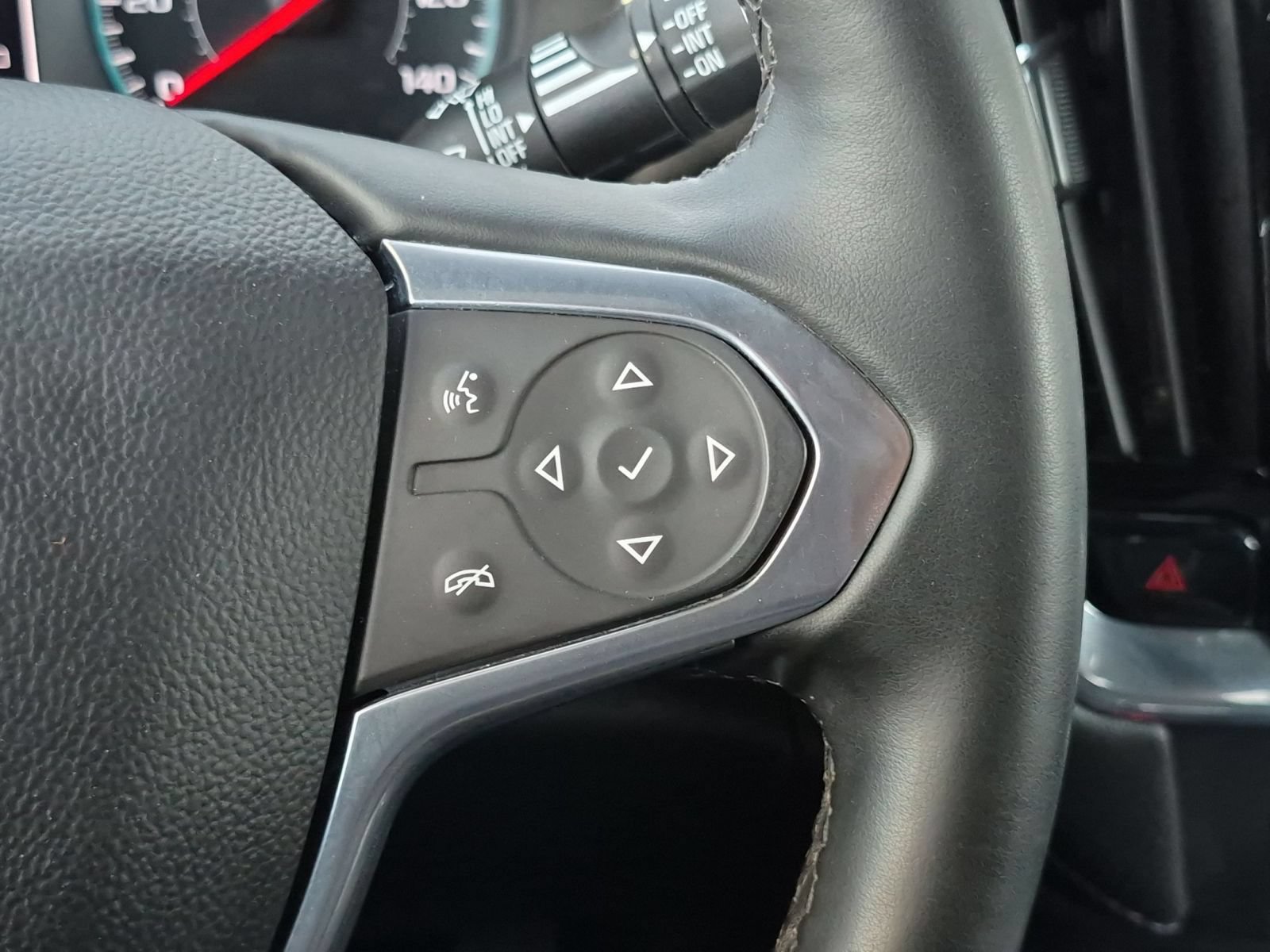 Used 2023 Chevrolet Traverse LT w/ LPO, Roadside Safety Package FWD image 14
