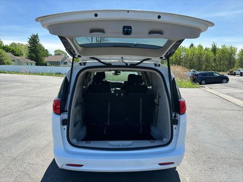 Certified 2023 Chrysler Voyager LX FWD image 17