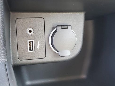 Certified 2025 Nissan Kicks Play S image 27