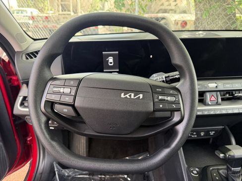 Used 2025 Kia K4 FWD image 25