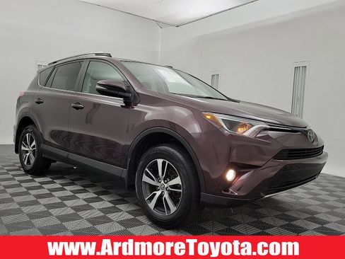 Used 2018 Toyota RAV4 XLE image 1