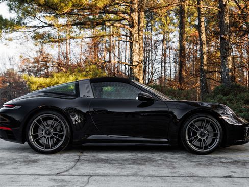 Used 2022 Porsche 911 50th Anniversary Edition w/ Extended Leather Package AWD/4WD image 6