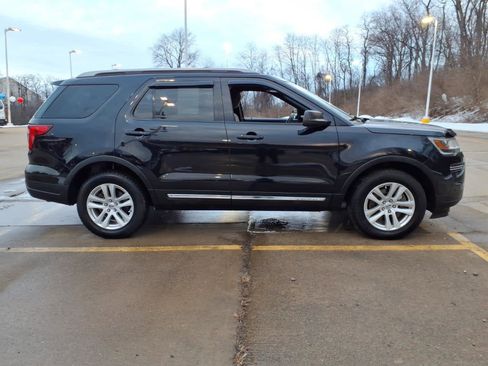Used 2019 Ford Explorer XLT image 7