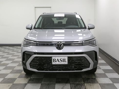 Used 2025 Volkswagen Taos SEL AWD/4WD image 3