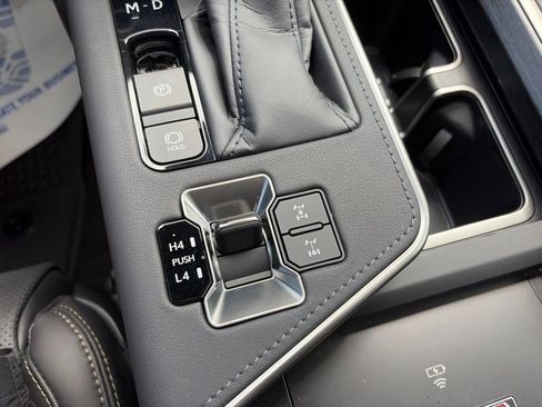 Used 2025 Lexus GX 550 w/ Accessory Package (CT) AWD/4WD image 10