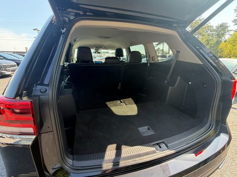 Used 2025 Volkswagen Atlas SE FWD image 17