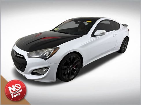 Used 2015 Hyundai Genesis 3.8 image 8