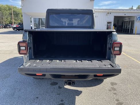 Used 2025 Jeep Gladiator Mojave w/ Convenience Group image 13