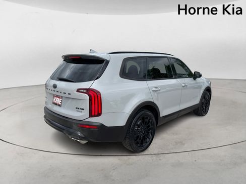 Used 2021 Kia Telluride SX w/ SX Prestige Package image 4