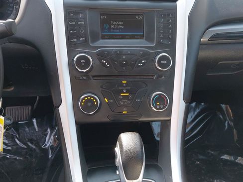 Used 2016 Ford Fusion SE w/ Equipment Group 201A FWD image 27