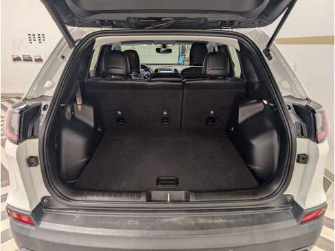 Used 2019 Jeep Cherokee Trailhawk AWD/4WD image 26