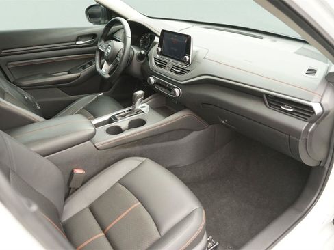 Used 2019 Nissan Altima 2.0 SR FWD image 18
