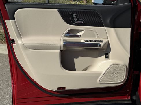 New 2026 Mercedes-Benz GLB 250 image 15