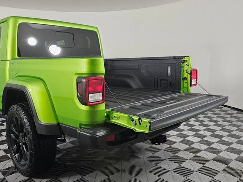 Used 2025 Jeep Gladiator Sport image 14