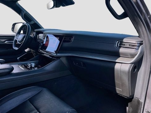Certified 2023 Jeep Wagoneer L Series III w/ Preferred Equipment Group AWD/4WD image 31