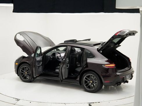 Certified 2023 Porsche Macan Turbo image 31