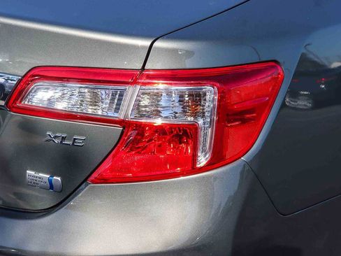 Used 2014 Toyota Camry XLE image 8