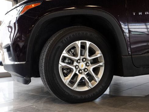 Used 2021 Chevrolet Traverse LT image 8