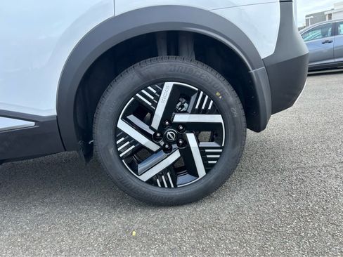 New 2026 Nissan Kicks SV image 5