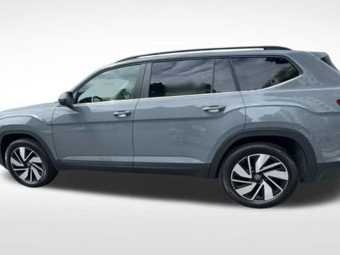 Certified 2025 Volkswagen Atlas SE FWD image 6