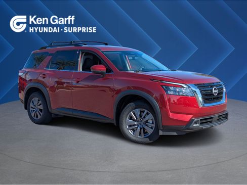 Used 2025 Nissan Pathfinder SV image 1