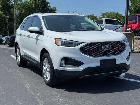 Used 2023 Ford Edge SEL w/ Convenience Package AWD/4WD image 2