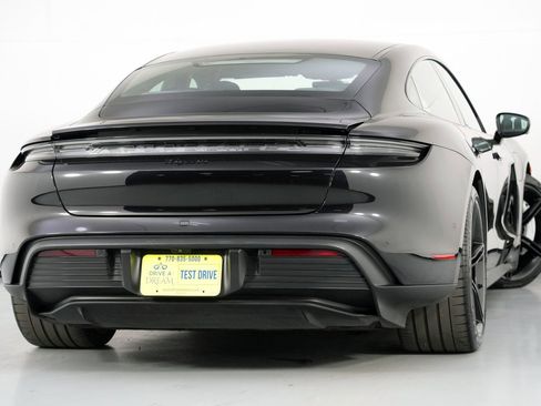 Used 2022 Porsche Taycan RWD image 5