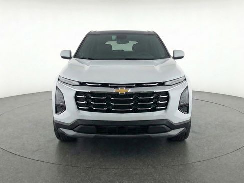 Used 2025 Chevrolet Equinox LT image 2