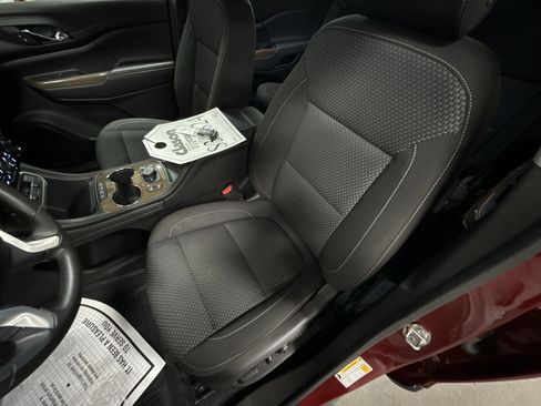 Used 2023 GMC Acadia SLE w/ Driver Convenience Package image 19