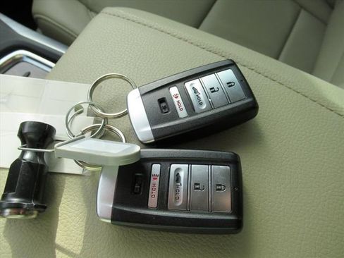 Used 2020 Acura MDX FWD image 29