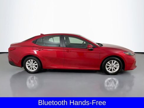 Used 2025 Toyota Camry LE image 9