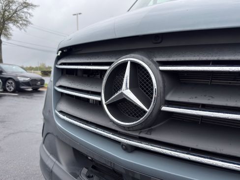 Used 2024 Mercedes-Benz Sprinter 2500 image 2