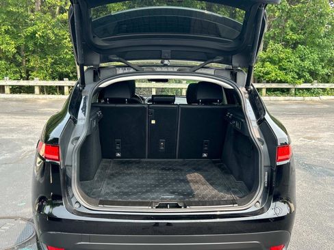 Used 2017 Jaguar F-PACE Premium image 12