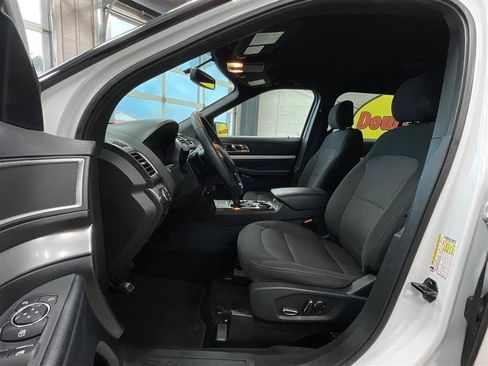 Used 2017 Ford Explorer XLT w/ Equipment Group 201A FWD image 11